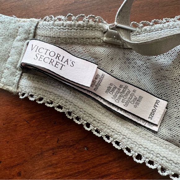 Victoria’s Secret Dream Angels Lace Underwire Bra - Picture 2 of 4